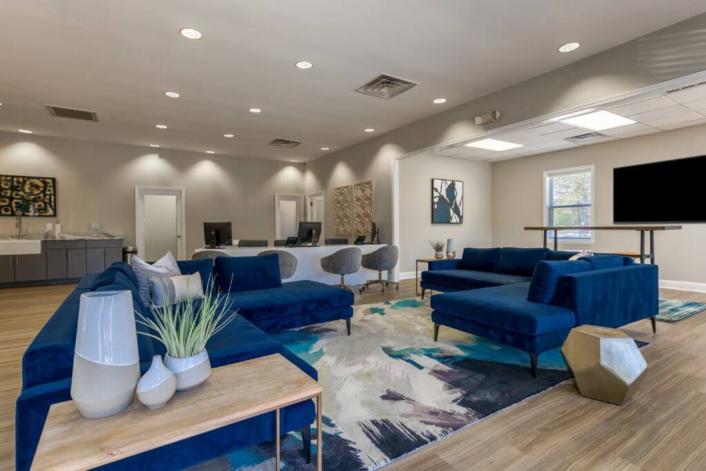resident lounge seating area | Spark Waldorf Apartments